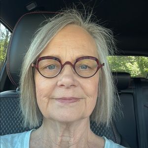 Meet your Posher, Deborah